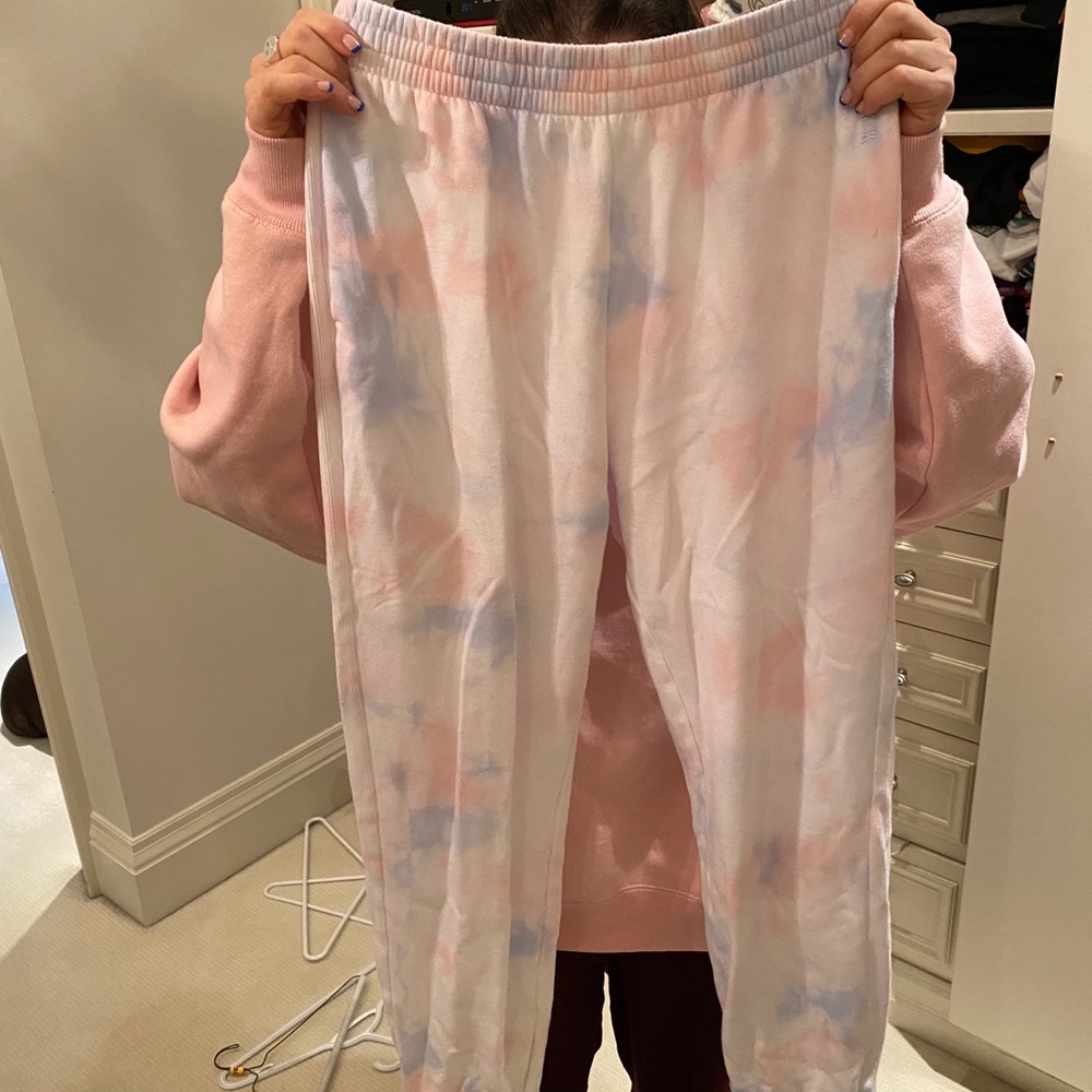 VS Pink Tie Dye sweatpants